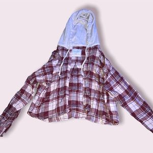 I’m selling an medium American Eagle cropped flannel